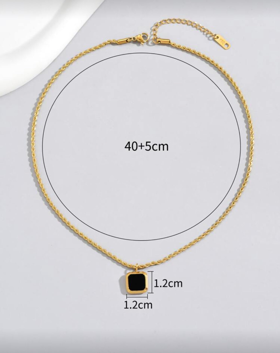 Solid woven necklace