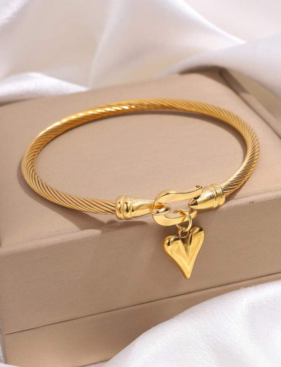 Luxury Stainless Steel heart bracelet