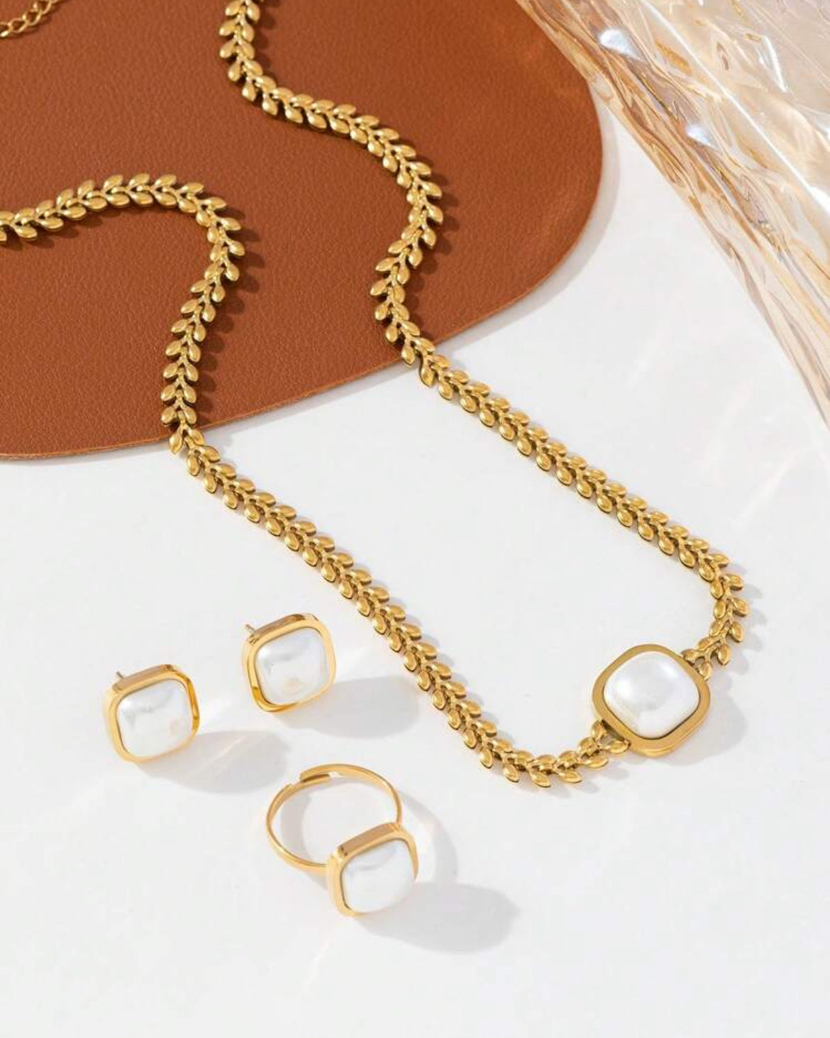 3pc Daisy White Pendant Necklace