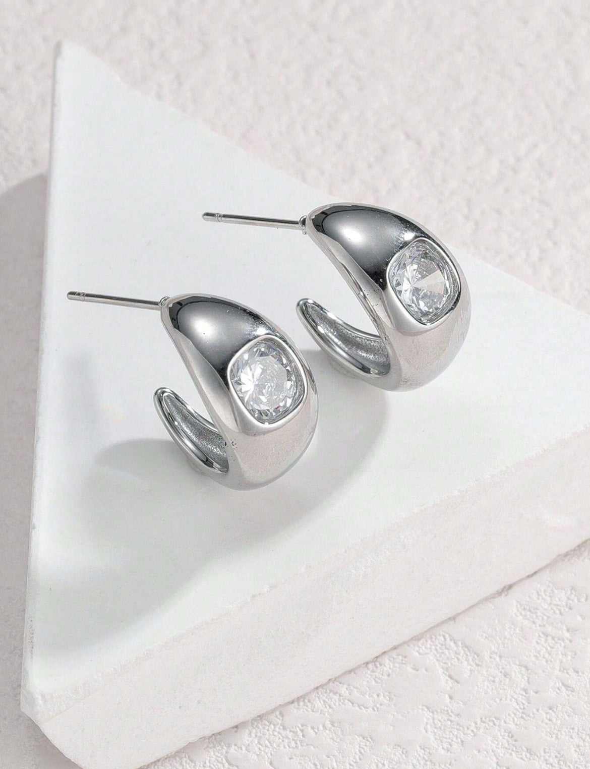 Minimalistic gold plated earrings