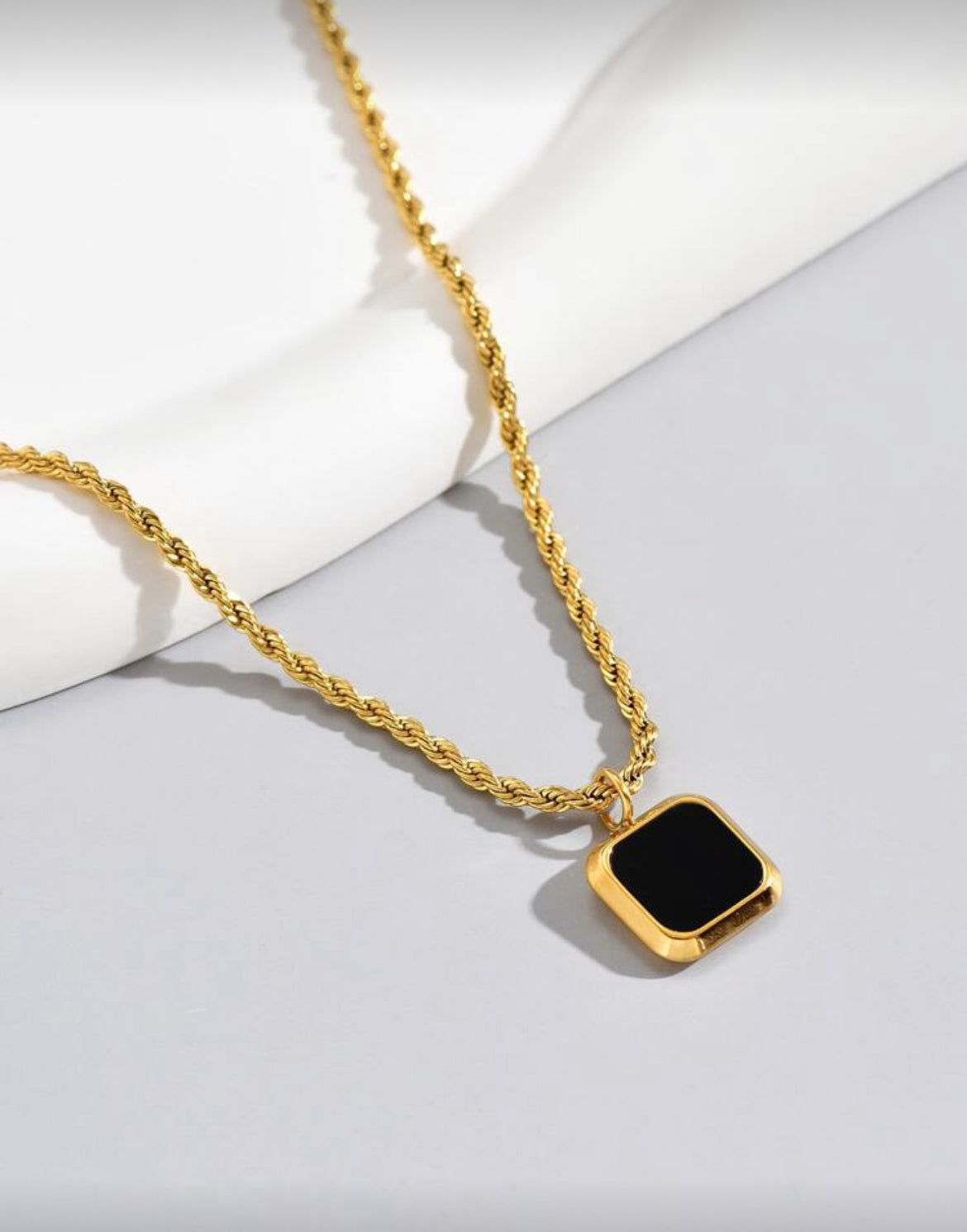 Solid woven necklace