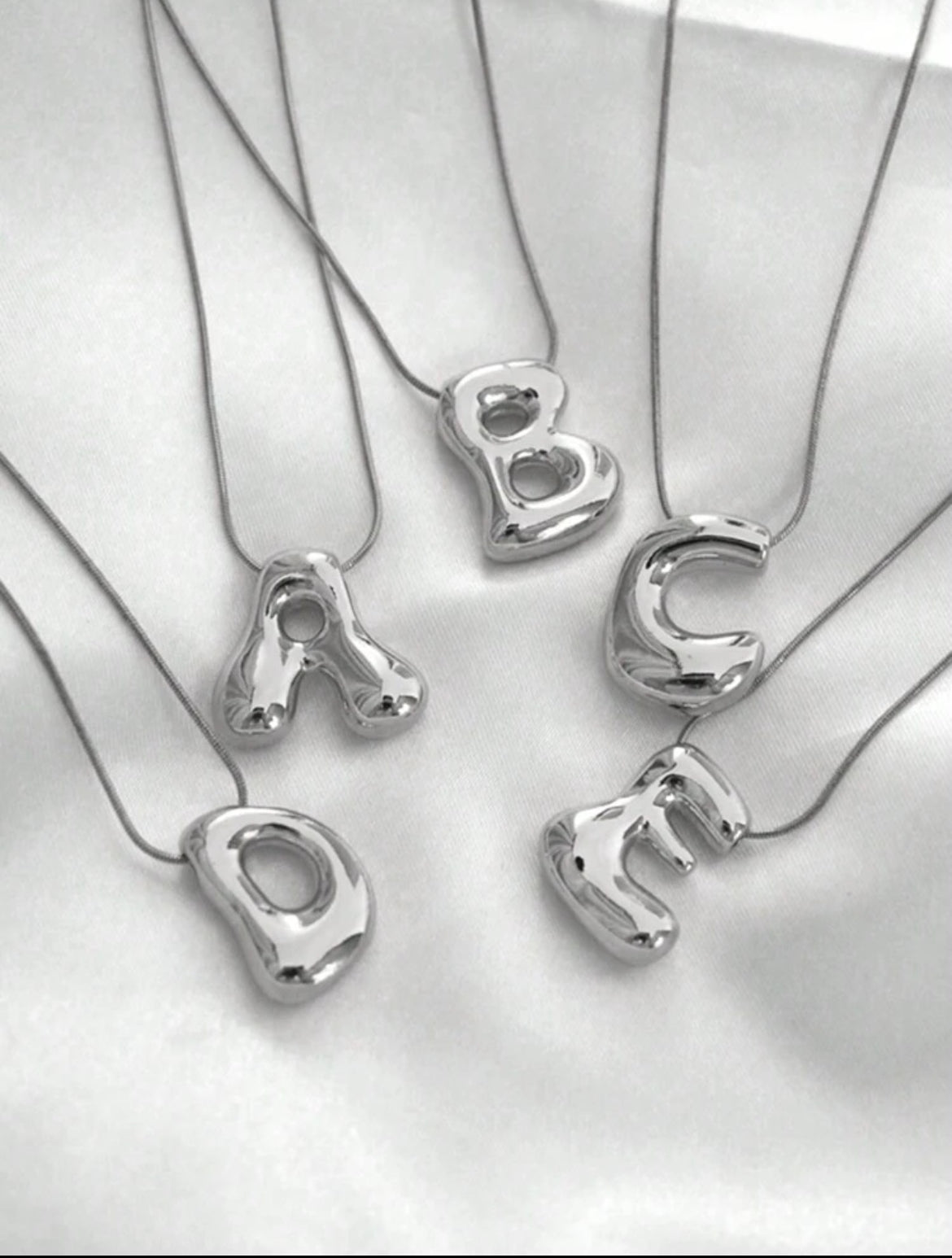 Glossy initial pendant necklace