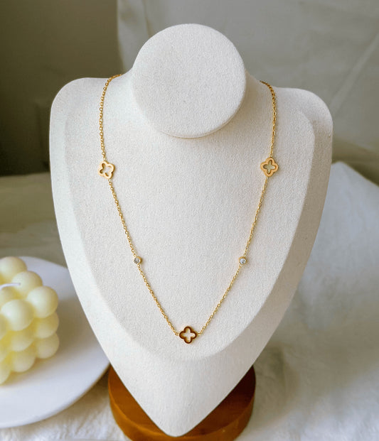 Belle Luxury Clover necklace