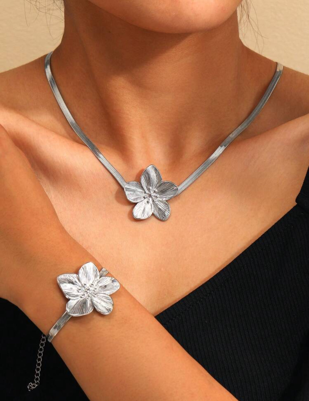 Amore Flower Necklace & Bracelet Set