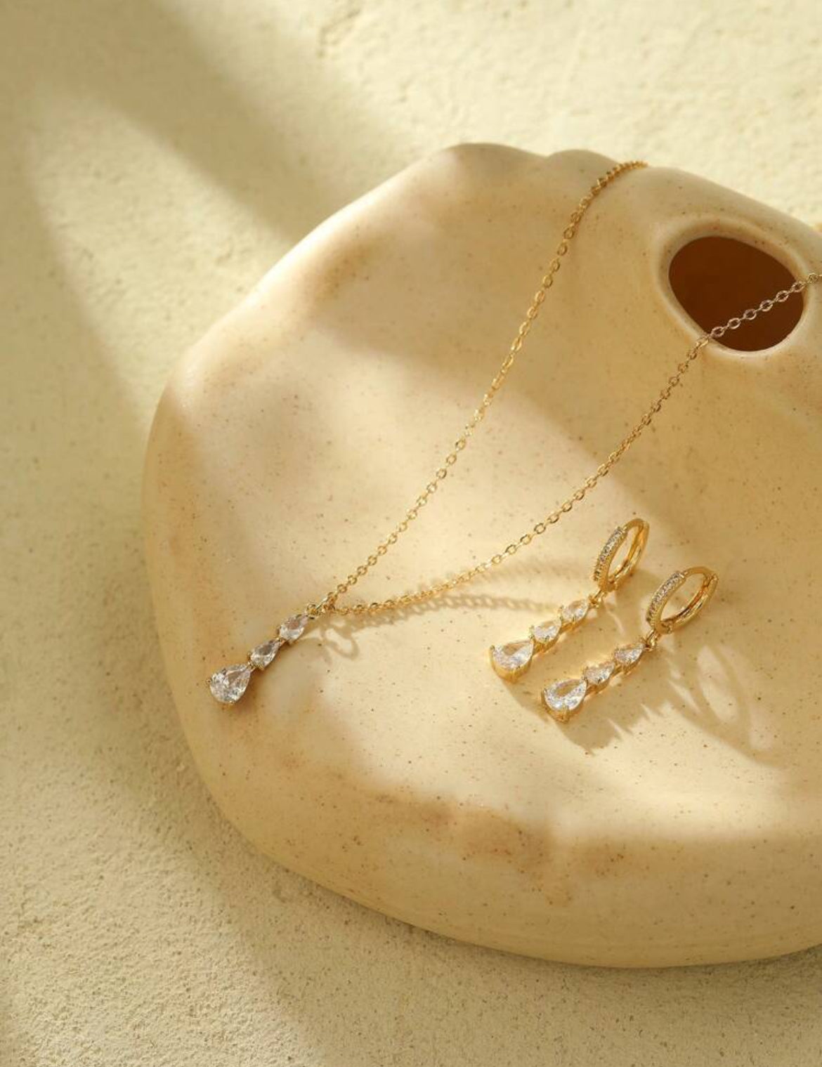 Kater Elegant Necklace & Earring set