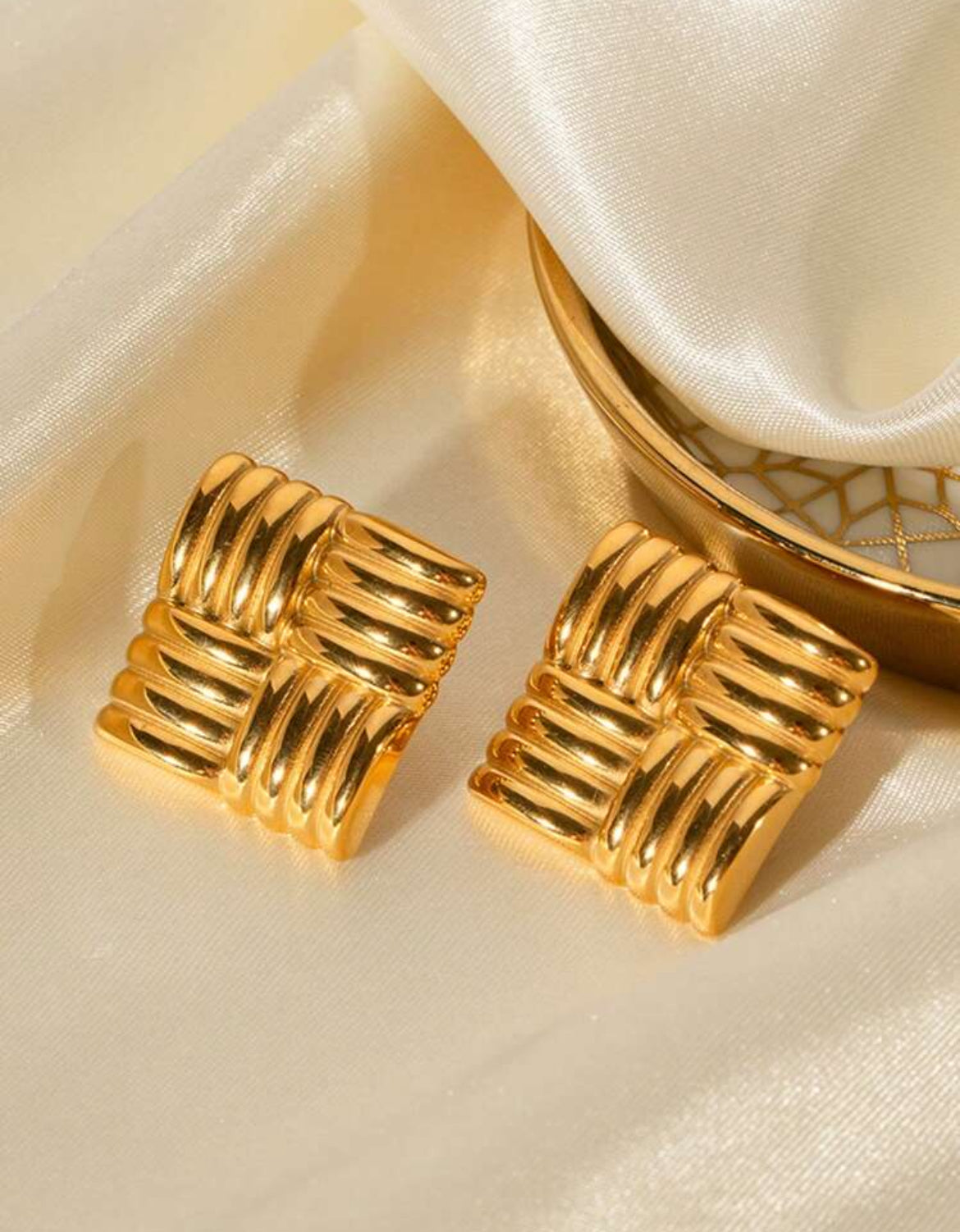 West 18K high quality earrings