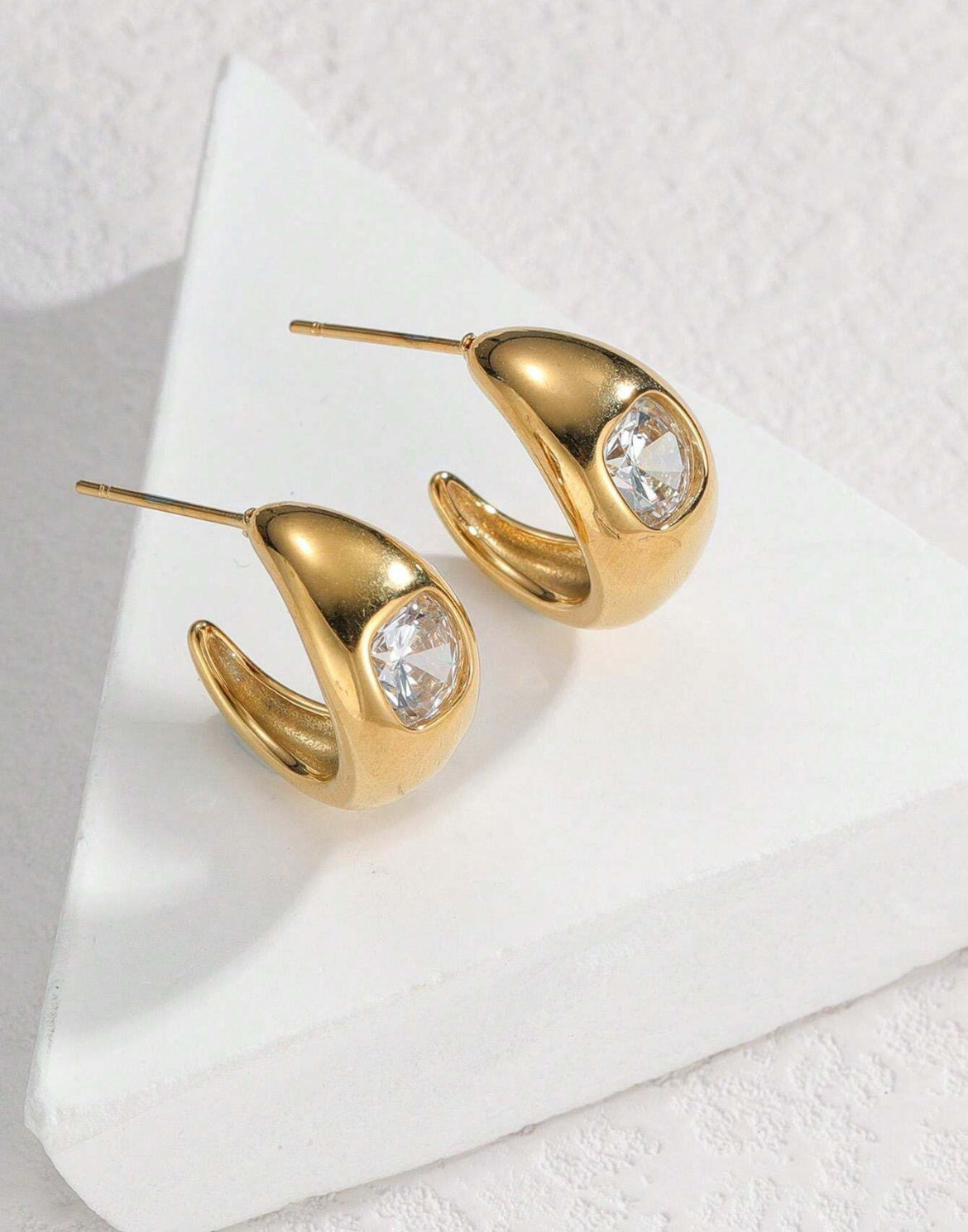 Minimalistic gold plated earrings