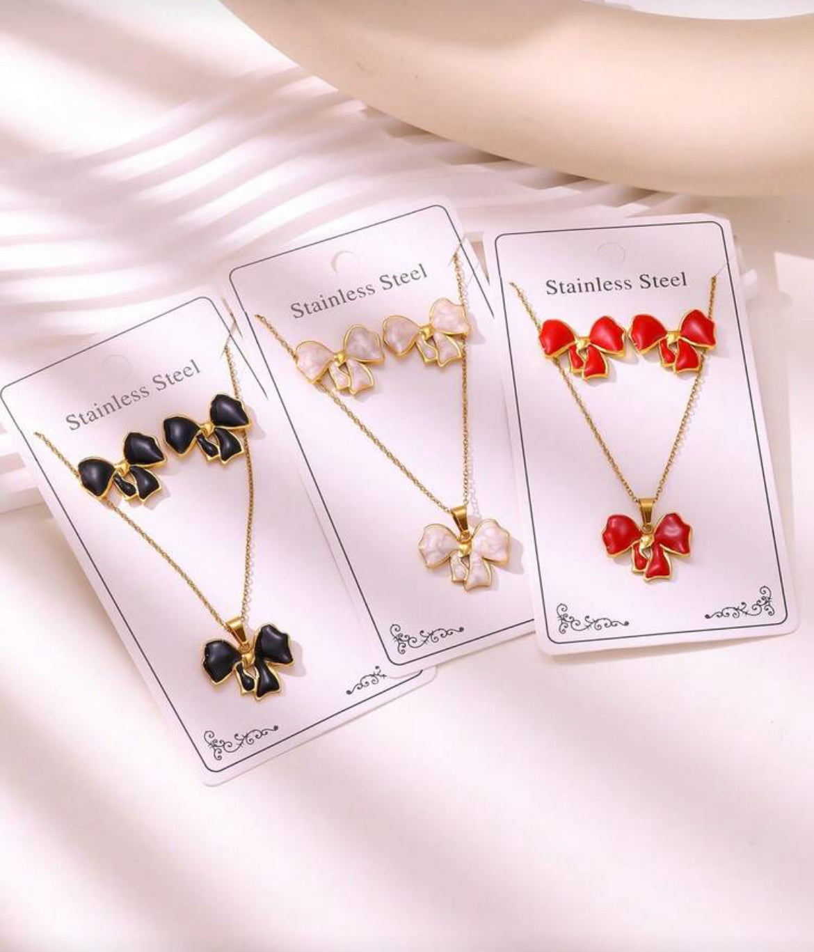 Ribbon Emale Necklace Set