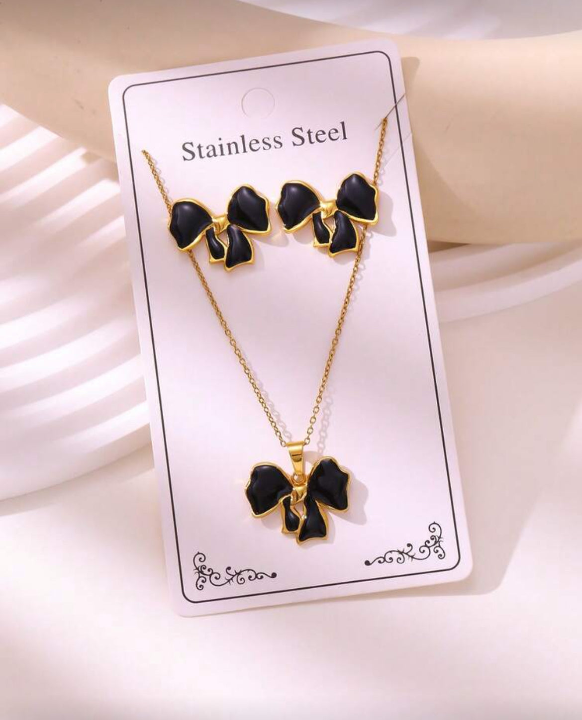 Ribbon Emale Necklace Set