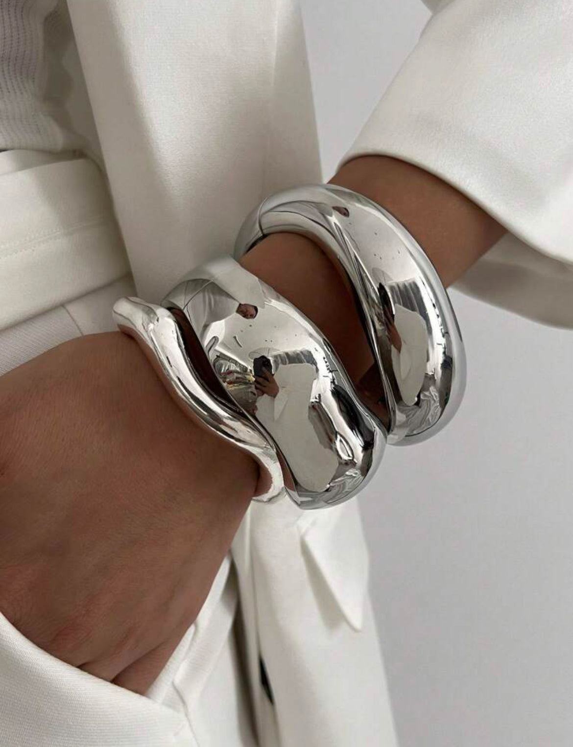 Leci exaggerated bracelet