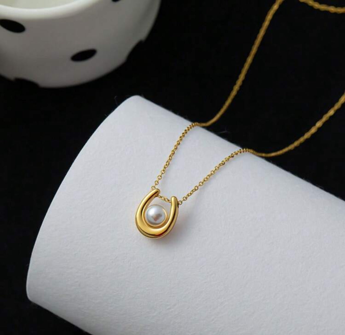 Elegant pearl necklace