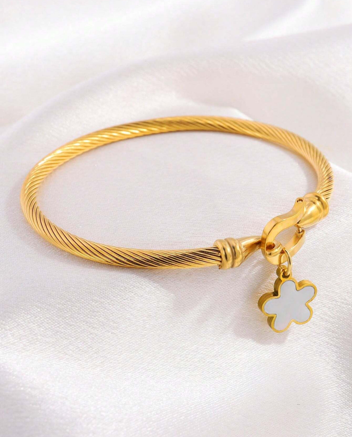 Luxury clover bracelet